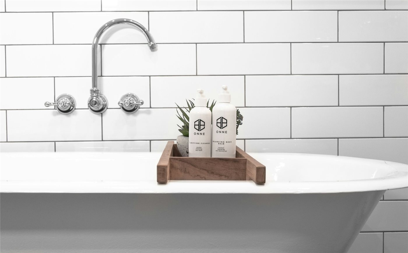 Rutina de skincare minimalista con pocos productos
